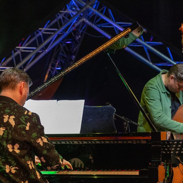 Aki Rissanen ja Antti Lötjönen esiintyvät yhdessä Kalmari Quartetin konsertissa