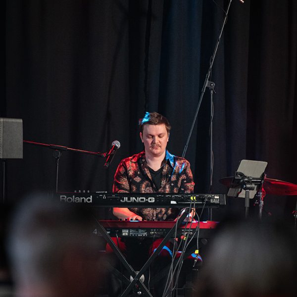 Simo Rinkinen (Acoustic Bike) rummuissa