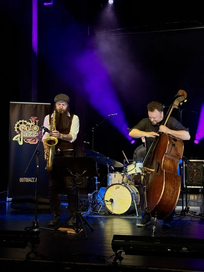Hot Heros OutoJazzilla